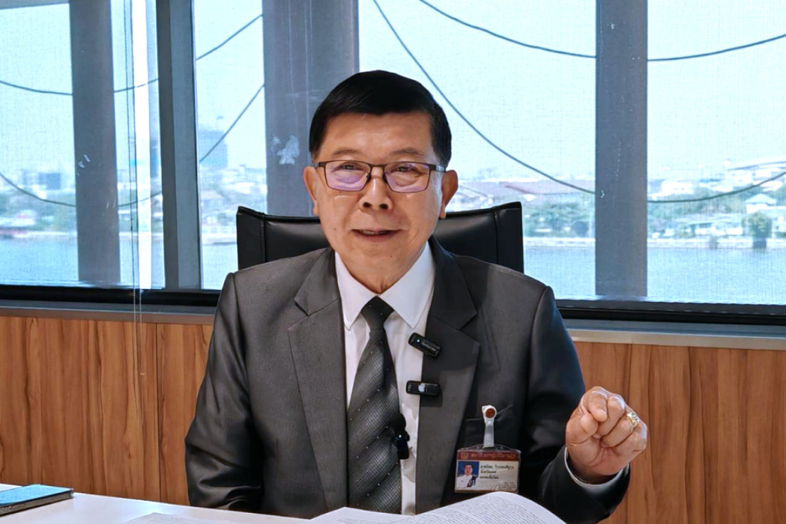 TS. Niyom Wiwarathandithakul, Chủ tịch Ủy ban đặc biệt về Thuốc lá điện tử (KMT) của Quốc hội Thái Lan công bố với báo chí về kết quả bầu chọn các phương án kiểm soát TLĐT mới vào ngày 15/1.