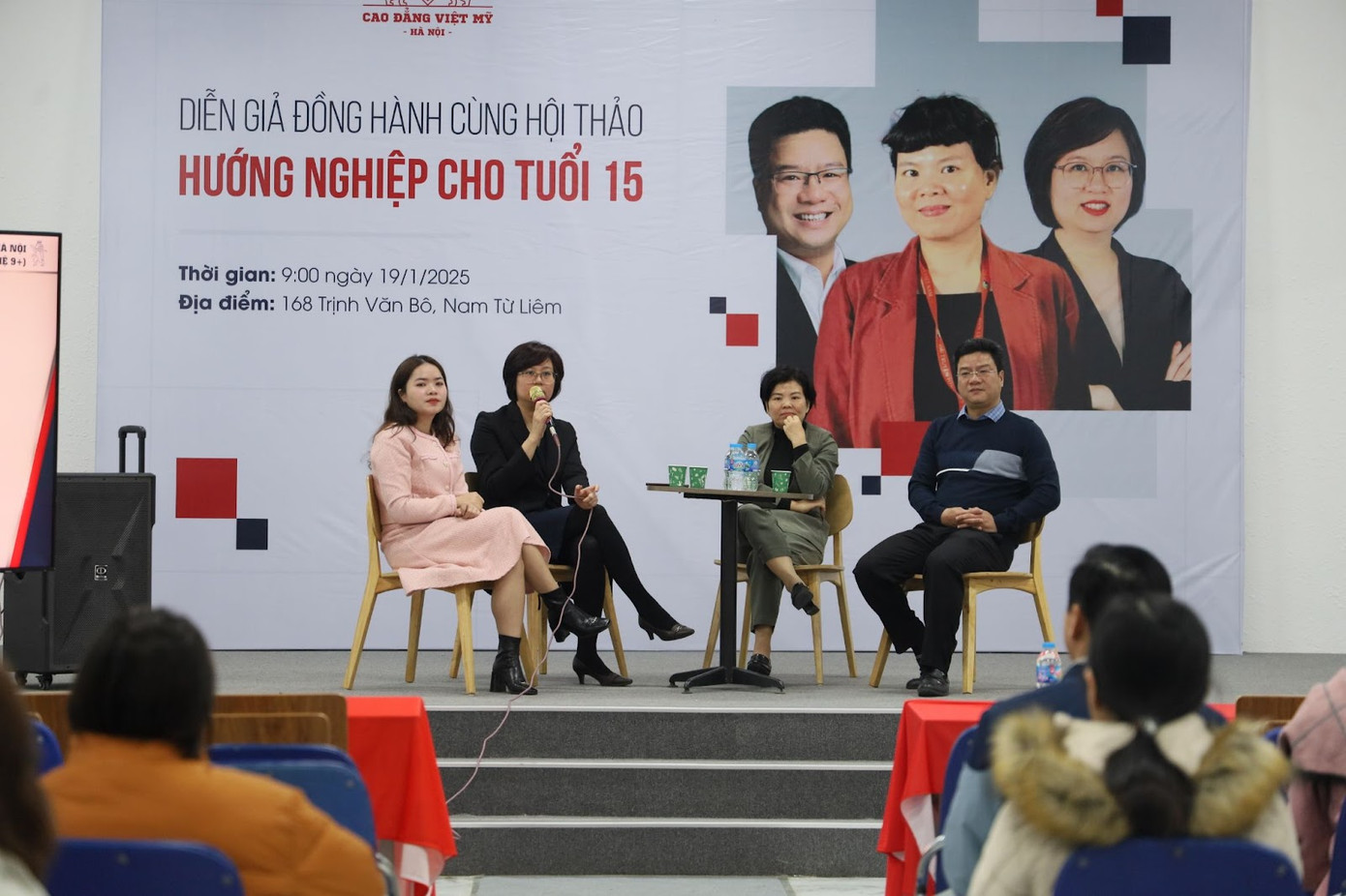 Các chuyên gia hướng nghiệp, chuyên gia giáo dục đã đưa nhiều lời khuyên hữu ích cho phụ huynh và học sinh tại Hội thảo Hướng nghiệp cho tuổi 15