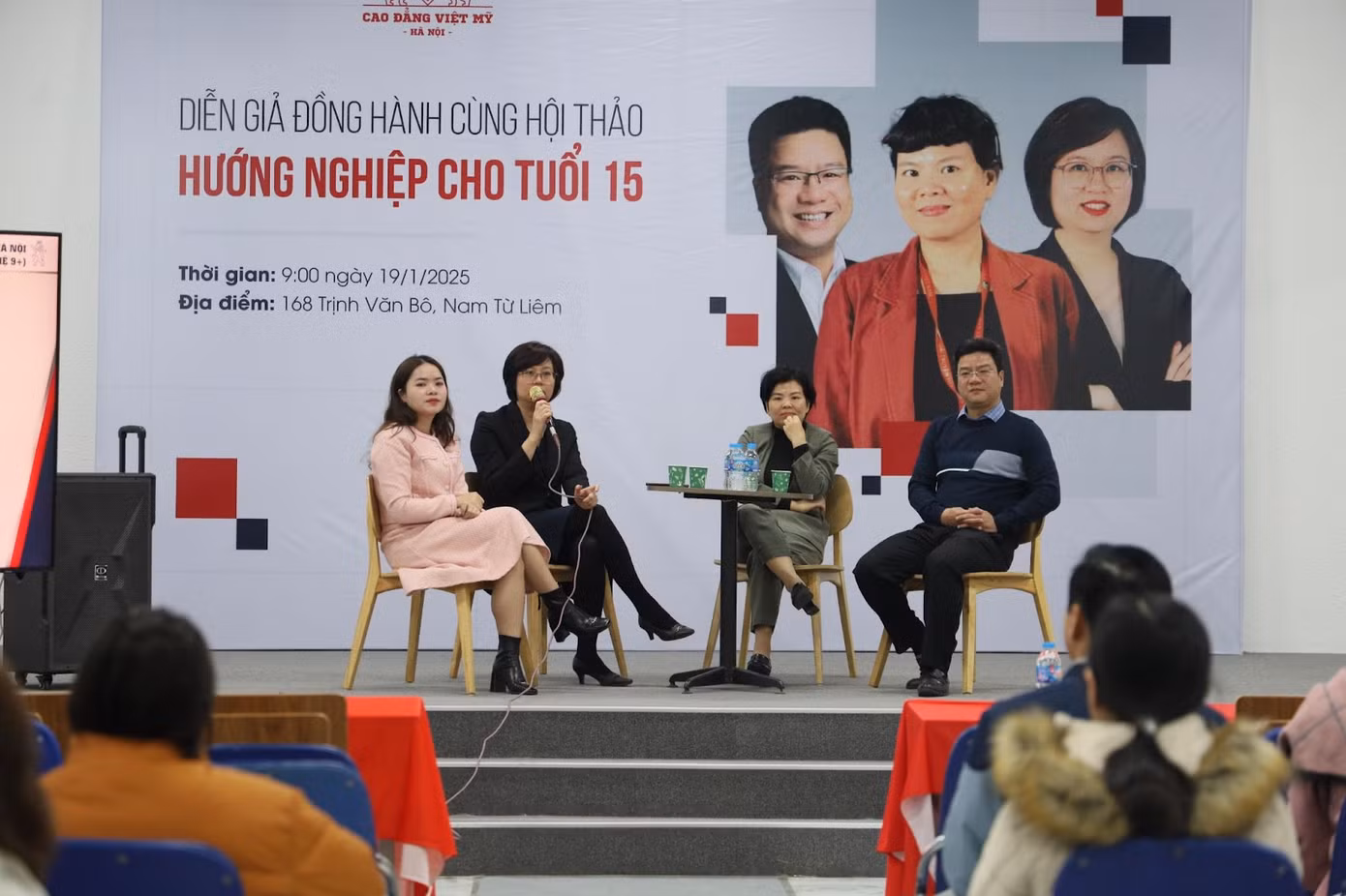 Các chuyên gia hướng nghiệp, chuyên gia giáo dục đã đưa nhiều lời khuyên hữu ích cho phụ huynh và học sinh tại Hội thảo Hướng nghiệp cho tuổi 15