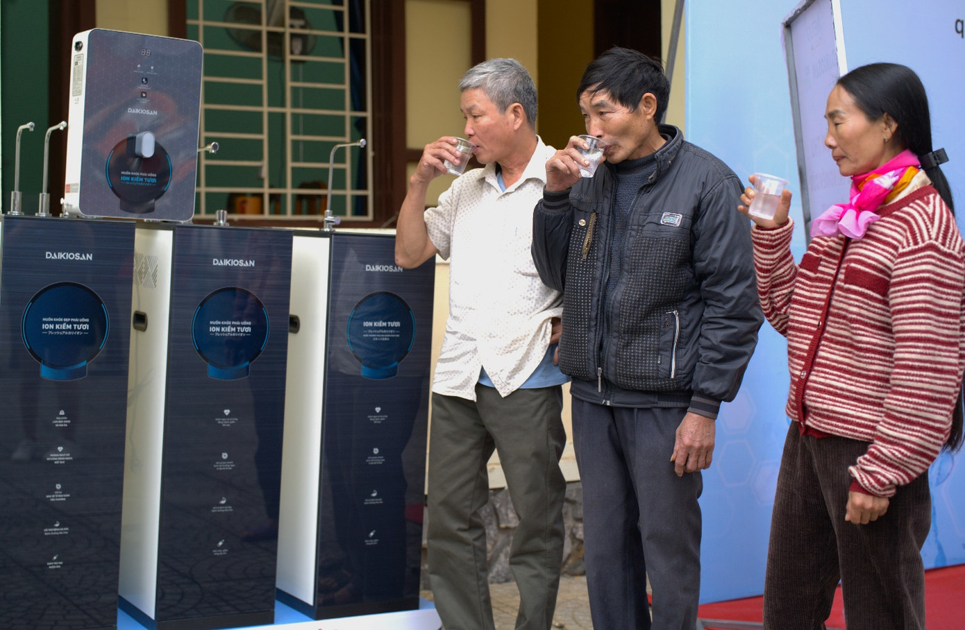 Người dân sử dụng nước ion kiềm magie Người dân sử dụng nước ion kiềm magie