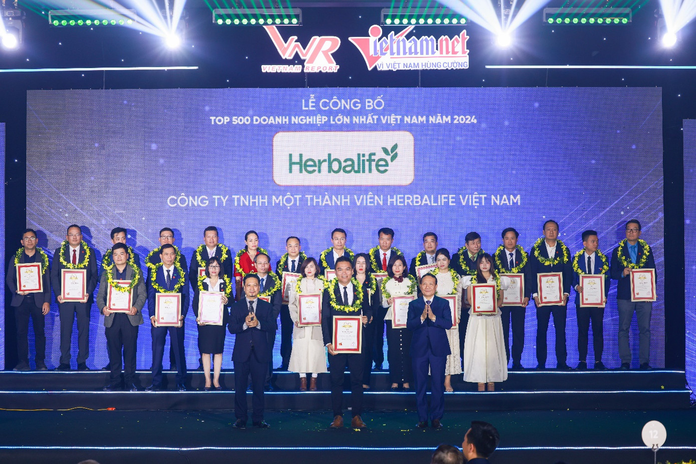 Herbalife Việt Nam được vinh danh tại Lễ Công Bố Top 500 Doanh Nghiệp lớn nhất Việt Nam 2024