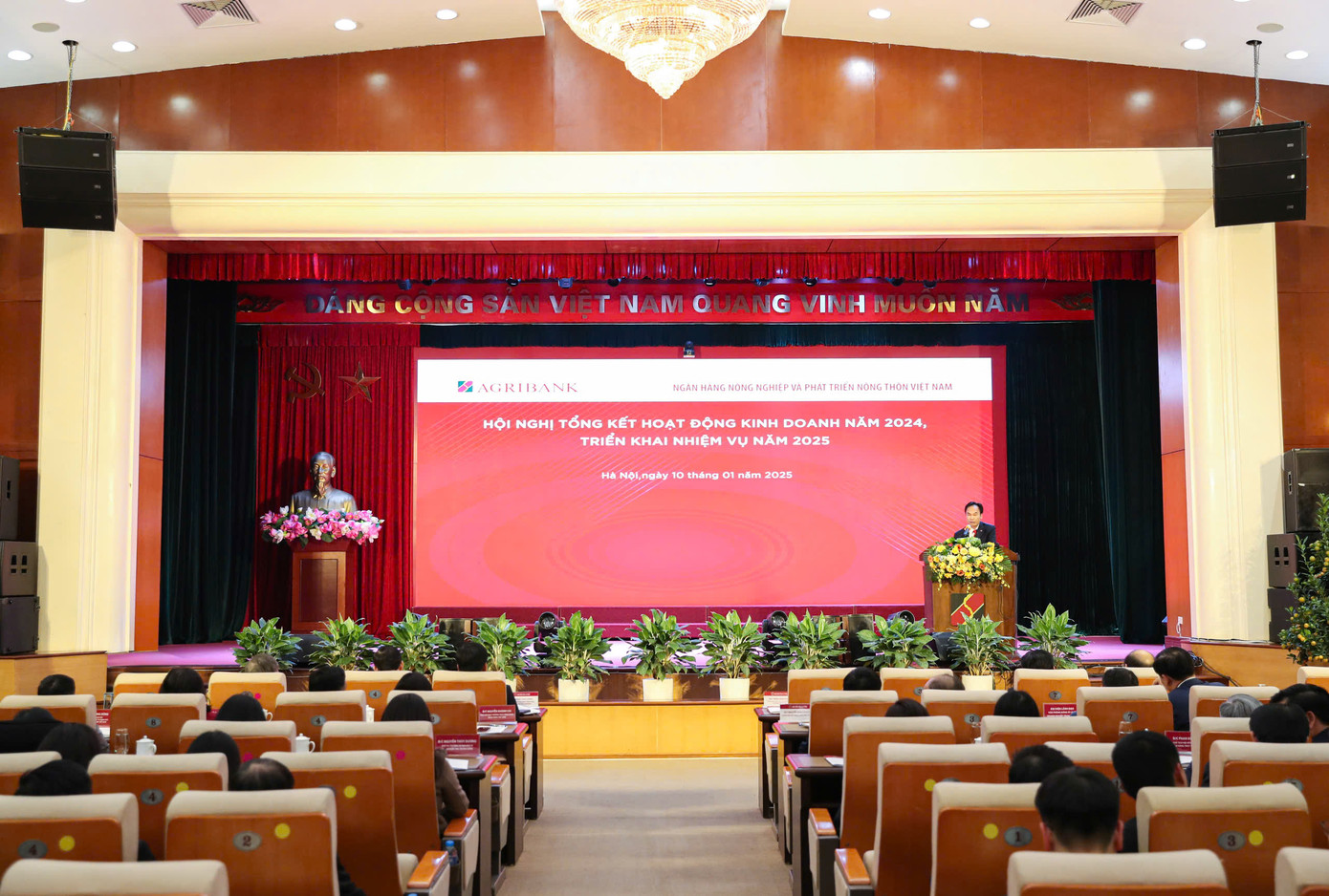 Toàn cảnh Hội nghị tổng kết hoạt động kinh doanh năm 2024, triển khai nhiệm vụ năm 2025 Toàn cảnh Hội nghị tổng kết hoạt động kinh doanh năm 2024, triển khai nhiệm vụ năm 2025