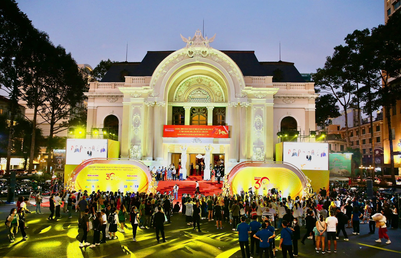 Giải Mai Vàng lần thứ 30, thảm đỏ được mong chờ nhất năm đã chính thức diễn ra vào tối 8/1 tại Nhà hát TP.HCM, quy tụ hàng trăm nghệ sĩ triệu fan trong các lĩnh vực nghệ thuật cùng sự đồng hành của các thương hiệu, nhãn hàng nổi tiếng.