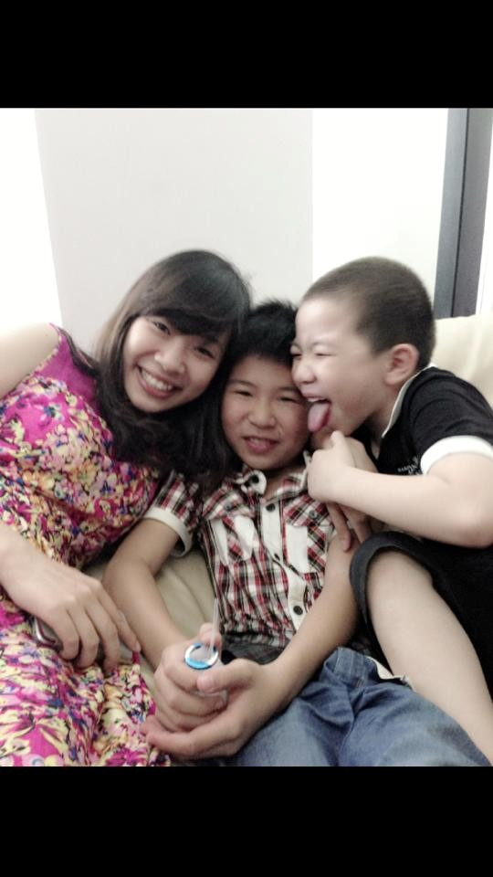 ... Ngọc Duy rất quấn quýt với các anh chị em trong gia đình