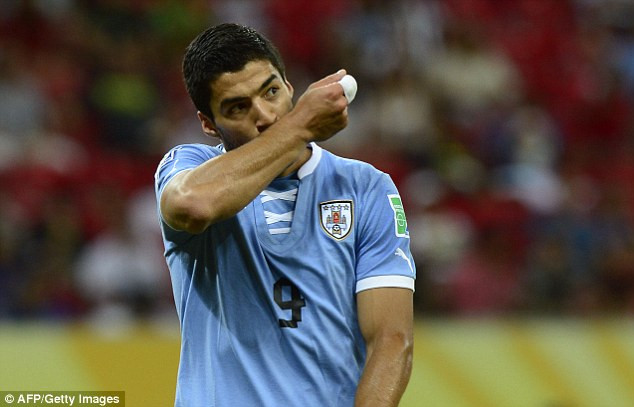 Luis Suarez là hy vọng cho Uruguay. Luis Suarez là hy vọng cho Uruguay