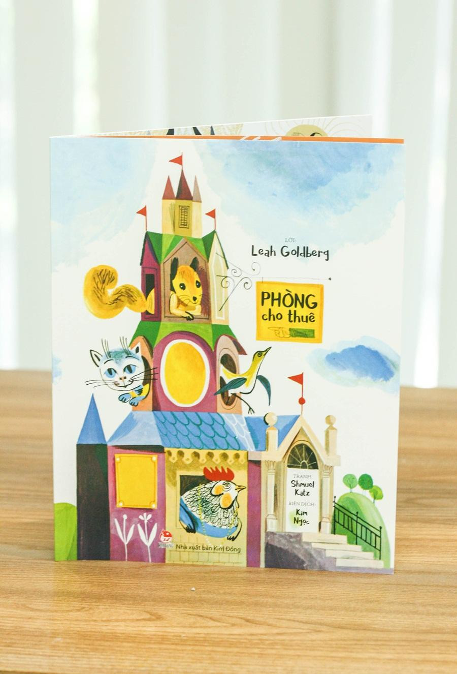 "Phòng cho thuê" có tuổi đời 74 năm, và là cuốn sách luôn nằm trong top bán chạy nhất tại Israel trong 50 năm qua. "Phòng cho thuê" có tuổi đời 74 năm, và là cuốn sách luôn nằm trong top bán chạy nhất tại Israel trong 50 năm qua.