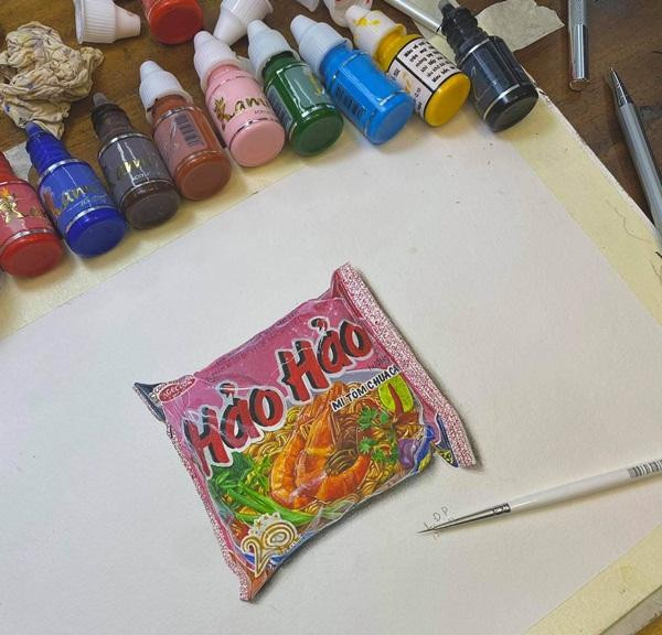 Từng công đoạn vẽ chi tiết gói mì được tác giả chia sẻ trong một clip dài hơn 3 phút.