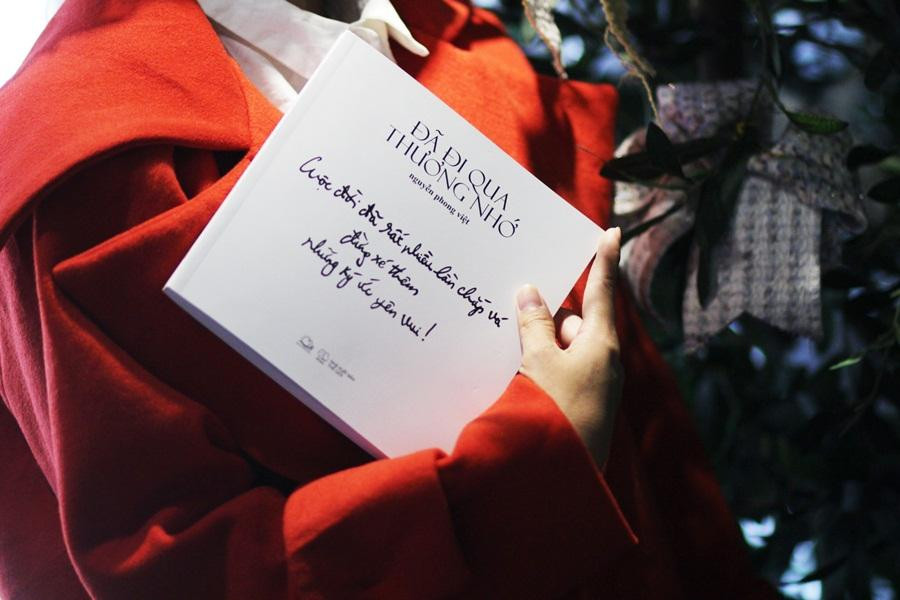 "Đã Đi Qua Thương Nhớ" là tập thơ khép lại hành trình 10 năm hạnh ngộ của nhà thơ Nguyễn Phong Việt.