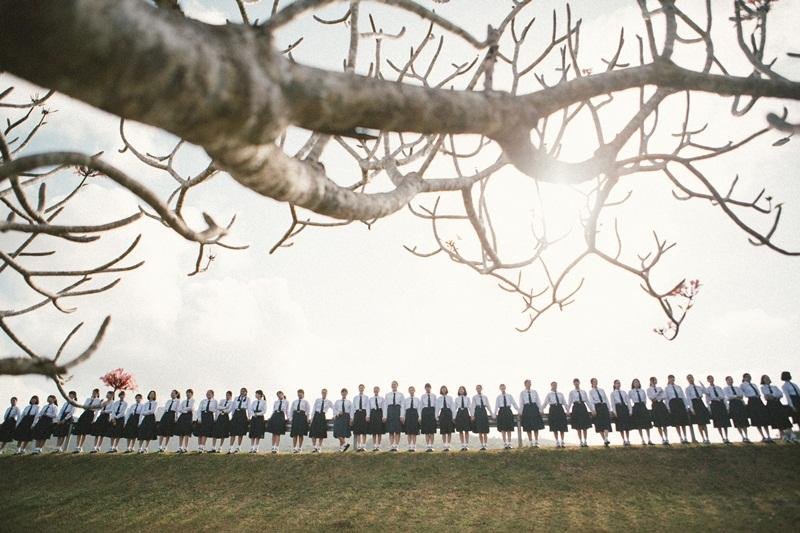 Bộ ảnh do nhiếp ảnh gia Peak C thực hiện đã kể một câu chuyện thanh xuân trong veo đầy cảm xúc.