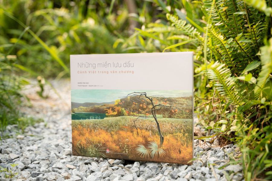 Cuốn Artbook gồm 35 đoạn trích nằm trong SGK chương trình phổ thông. Ảnh: Kim Đồng. Cuốn Artbook gồm 35 đoạn trích nằm trong SGK chương trình phổ thông. Ảnh: Kim Đồng.