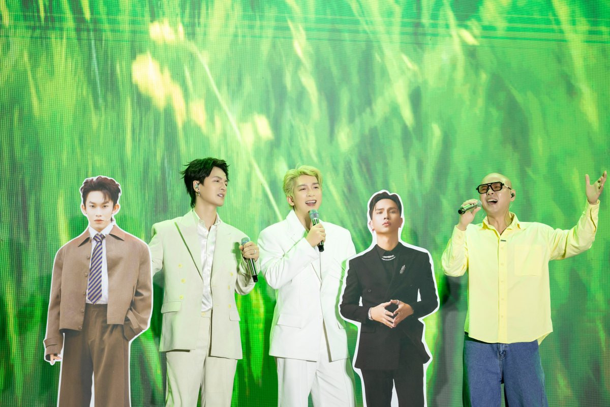 Phan Đinh Tùng và Tăng Phúc đưa Kay Trần và Neko Lê đi tham dự fan meeting của Đăng Khôi.