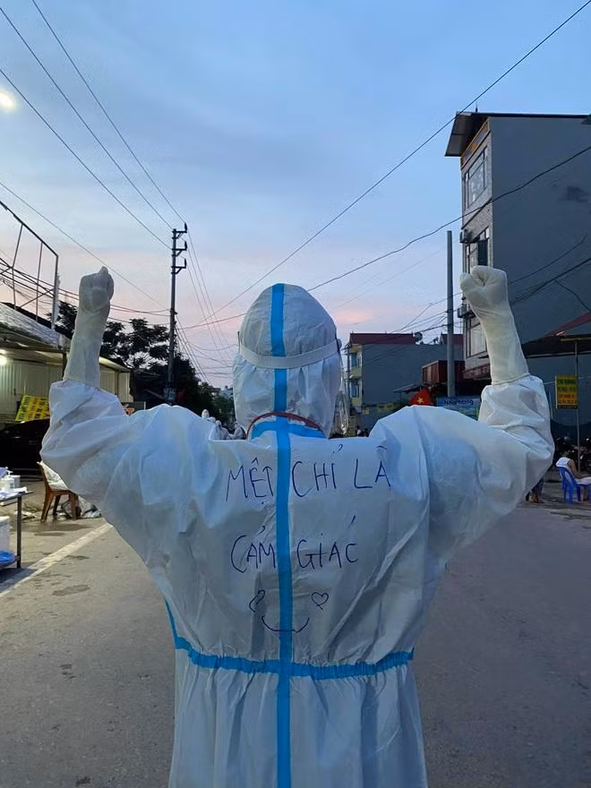 "Mệt chỉ là cảm giác" đang trở thành câu nói viral từ tâm dịch Bắc Giang.