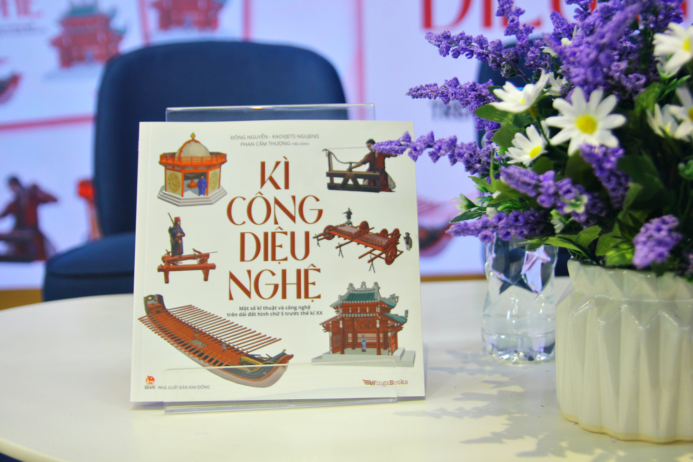 Đọc cuốn sách này, bạn sẽ phải bất ngờ trước những thành tựu đáng nể của ông cha ta. Đọc cuốn sách này, bạn sẽ phải bất ngờ trước những thành tựu đáng nể của ông cha ta.