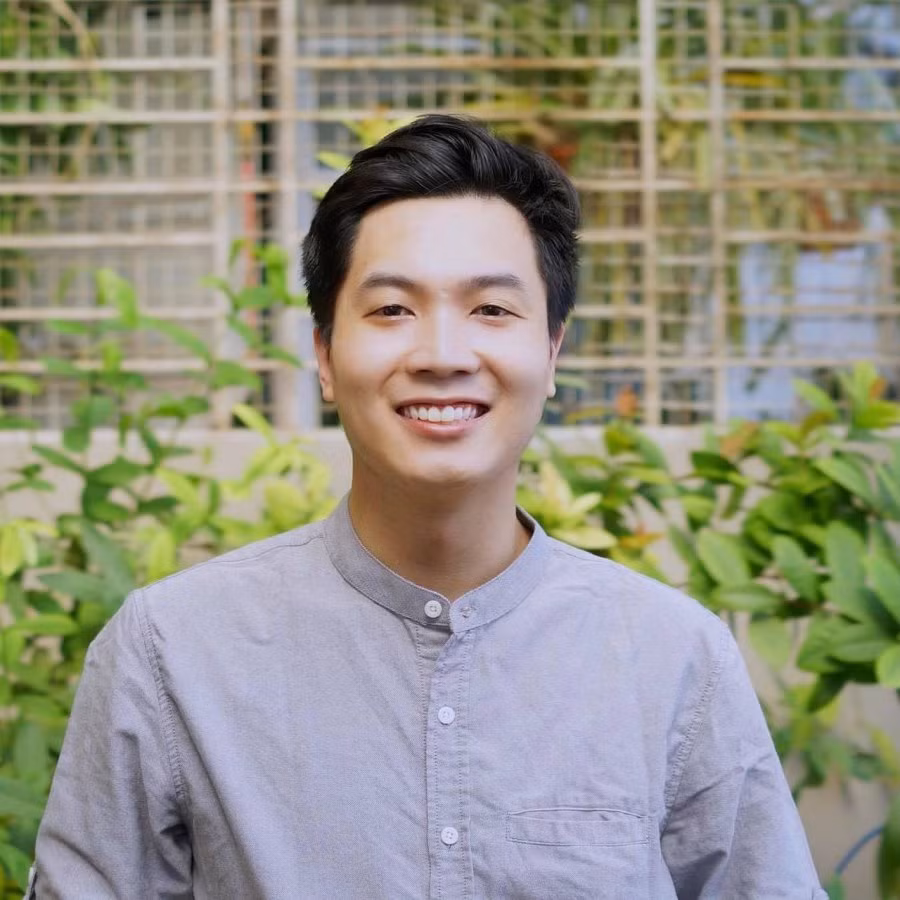 Tác giả Tùng Phan.