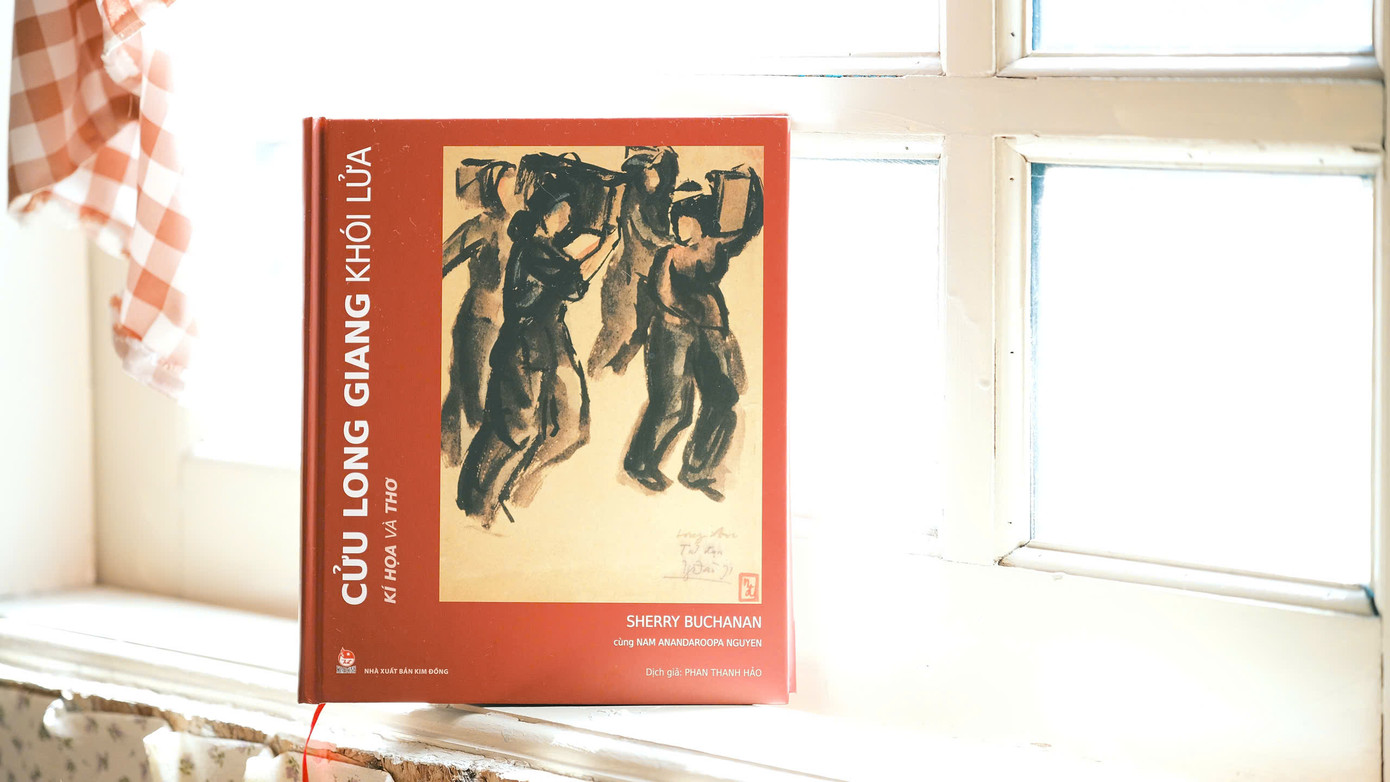 Giám tuyển Sherry Buchanan đã phỏng vấn hàng chục họa sĩ chiến trường, sưu tầm các bức kí họa, tranh màu nước và các tài liệu chưa từng công bố. Giám tuyển Sherry Buchanan đã phỏng vấn hàng chục họa sĩ chiến trường, sưu tầm các bức kí họa, tranh màu nước và các tài liệu chưa từng công bố.