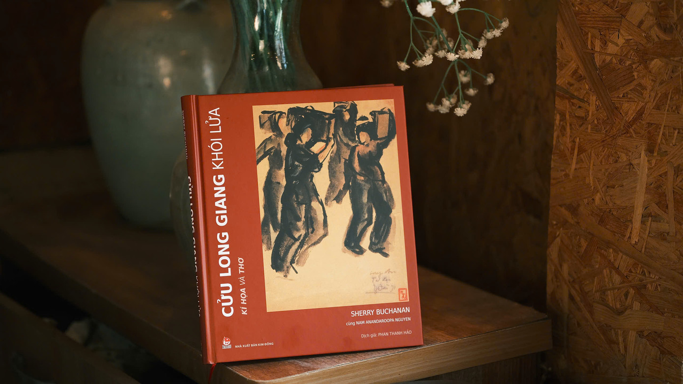 "Cửu Long Giang khói lửa - Kí họa" là cuốn art book gồm những kí họa, tranh màu nước, thơ và thư từ của các họa sĩ - chiến sĩ. "Cửu Long Giang khói lửa - Kí họa" là cuốn art book gồm những kí họa, tranh màu nước, thơ và thư từ của các họa sĩ - chiến sĩ.