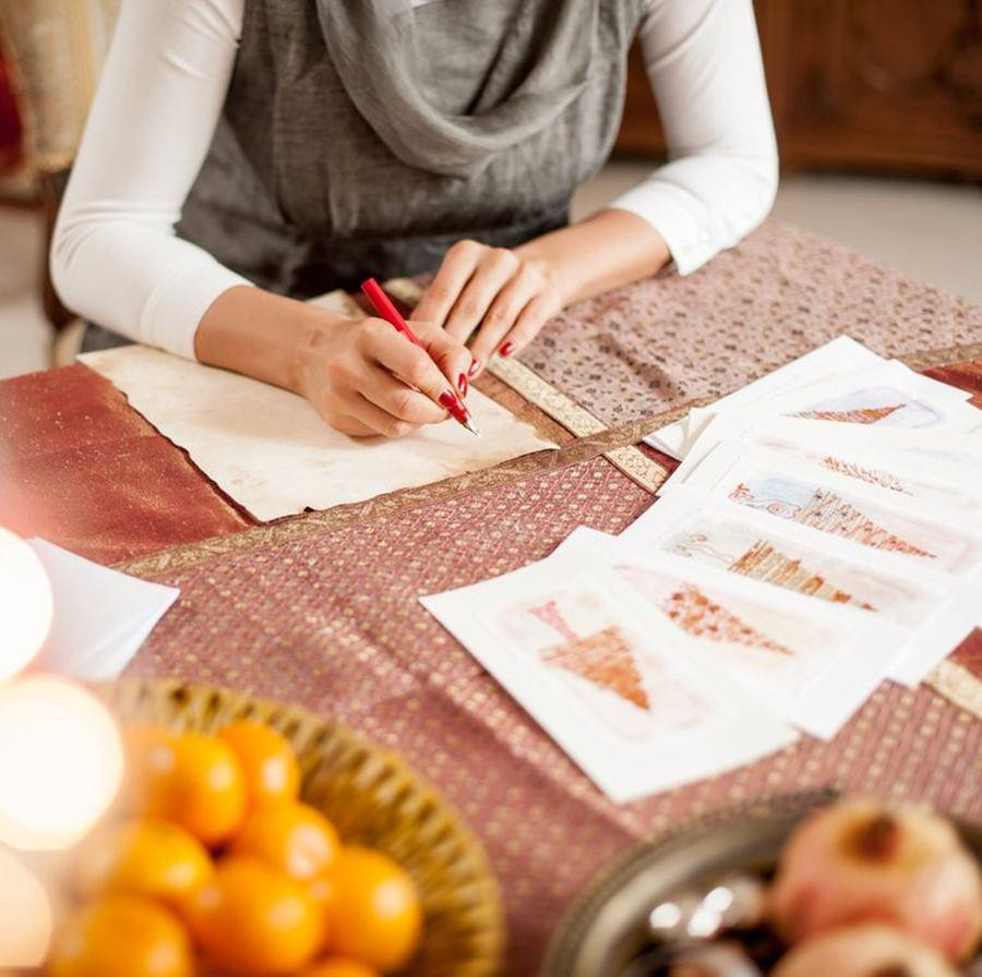 Lên danh sách quà tặng tưởng chừng là phiền phức, nhưng nhìn vào đó, bạn sẽ cân đối được ngân sách cho mùa cuối năm. Ảnh: Casarsaguru/ Getty Image. Lên danh sách quà tặng tưởng chừng là phiền phức, nhưng nhìn vào đó, bạn sẽ cân đối được ngân sách cho mùa cuối năm. Ảnh: Casarsaguru/ Getty Image.