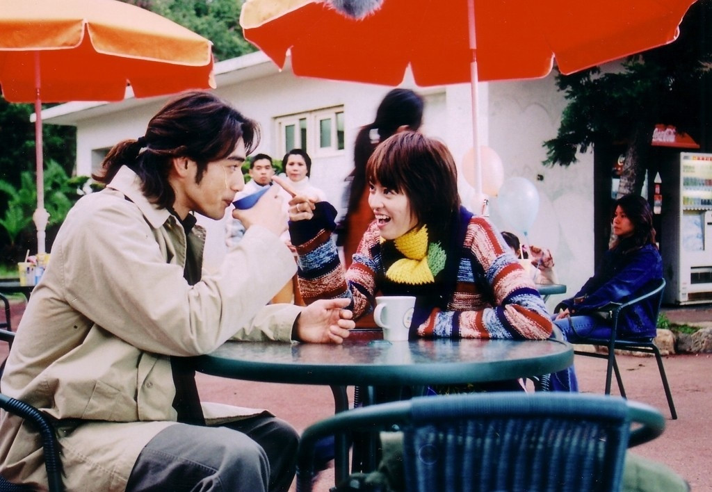 Phim "Nàng rẽ trái, Chàng rẽ phải" được chuyển thể vào năm 2003, với sự tham gia của Kim Thành Vũ và Lương Vịnh Kỳ. Phim "Nàng rẽ trái, Chàng rẽ phải" được chuyển thể vào năm 2003, với sự tham gia của Kim Thành Vũ và Lương Vịnh Kỳ.