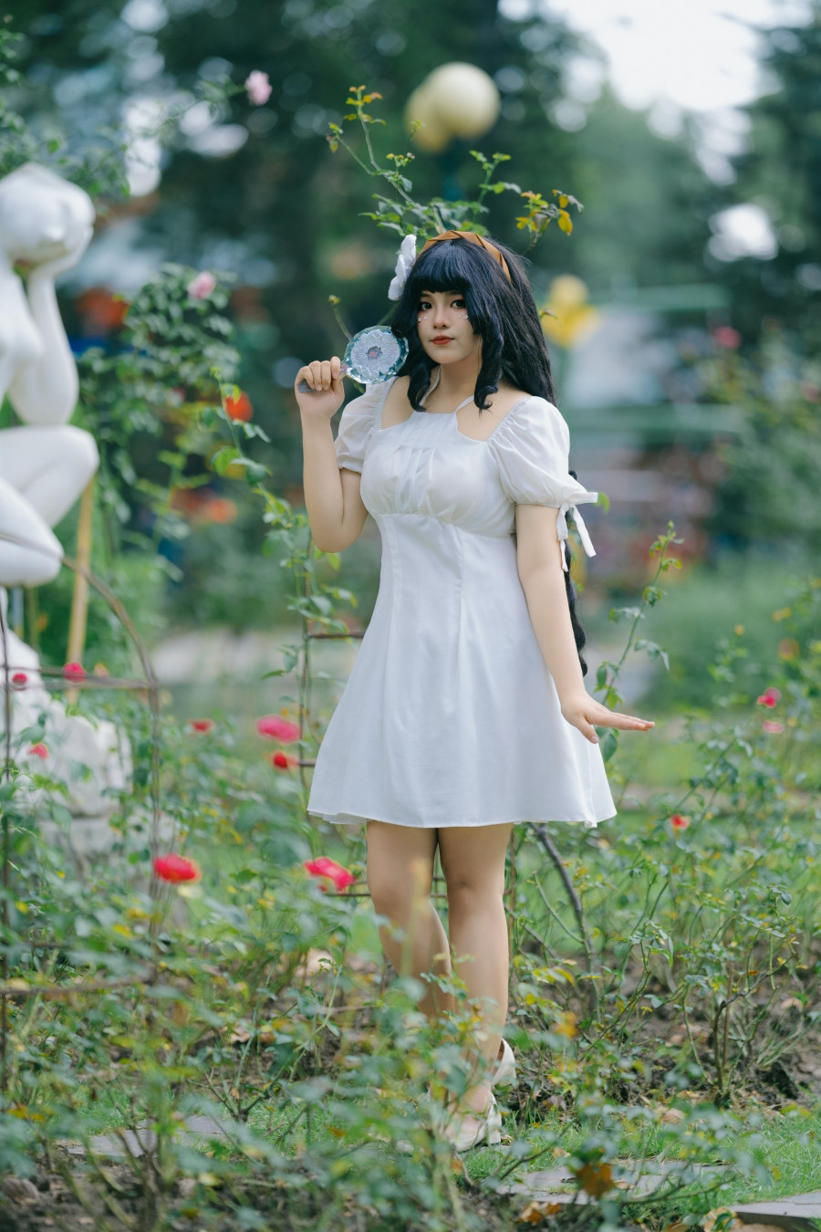 Nhân vật truyện tranh Lớp Học Mật Ngữ bước ra đời thực: Giống bản gốc đến ngỡ ngàng ảnh 19