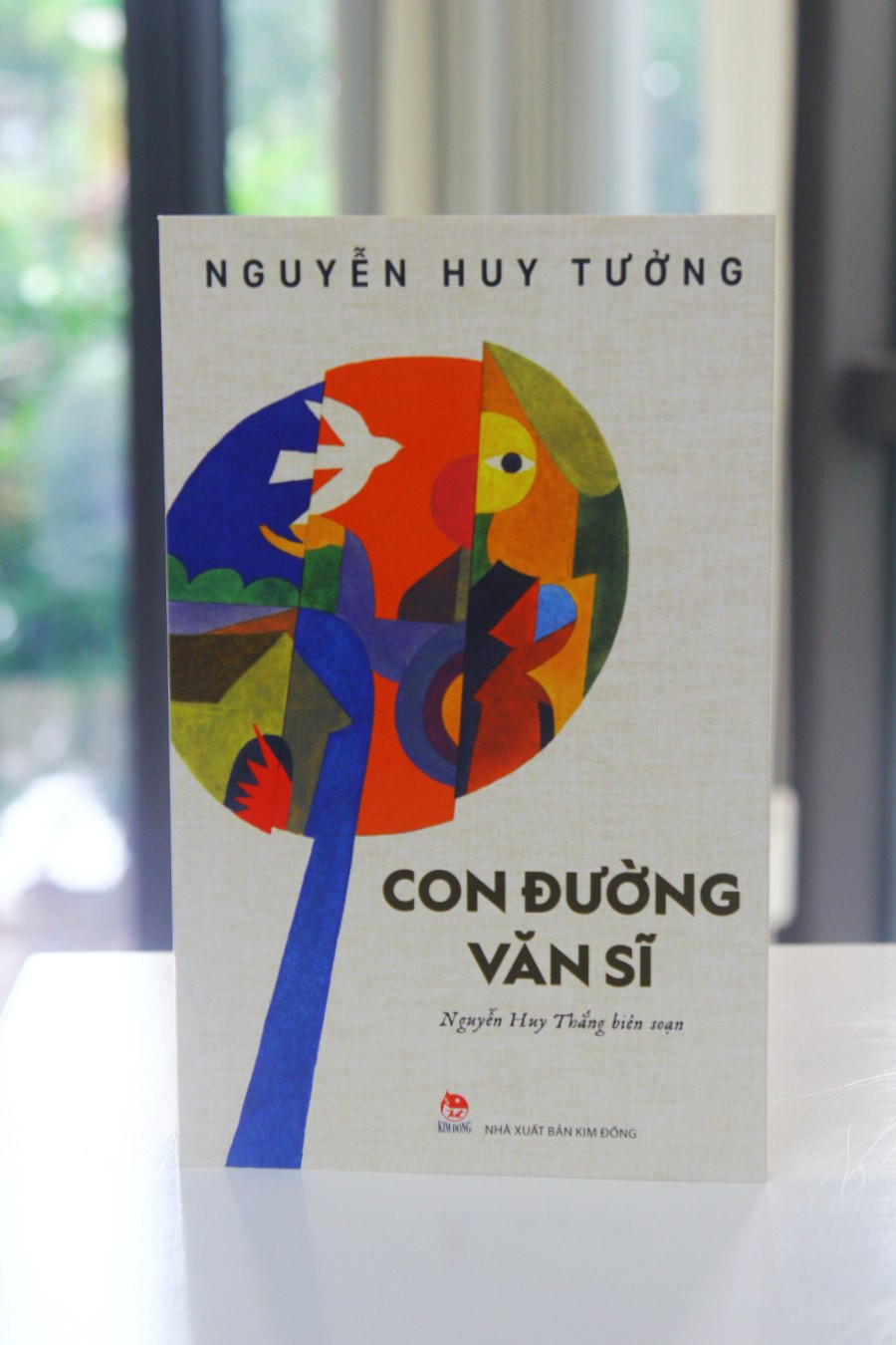 &quot;Con đường văn sĩ&quot; - tập hợp những ghi chép của nhà văn Nguyễn Huy Tưởng từ năm 1938 đến 1945.