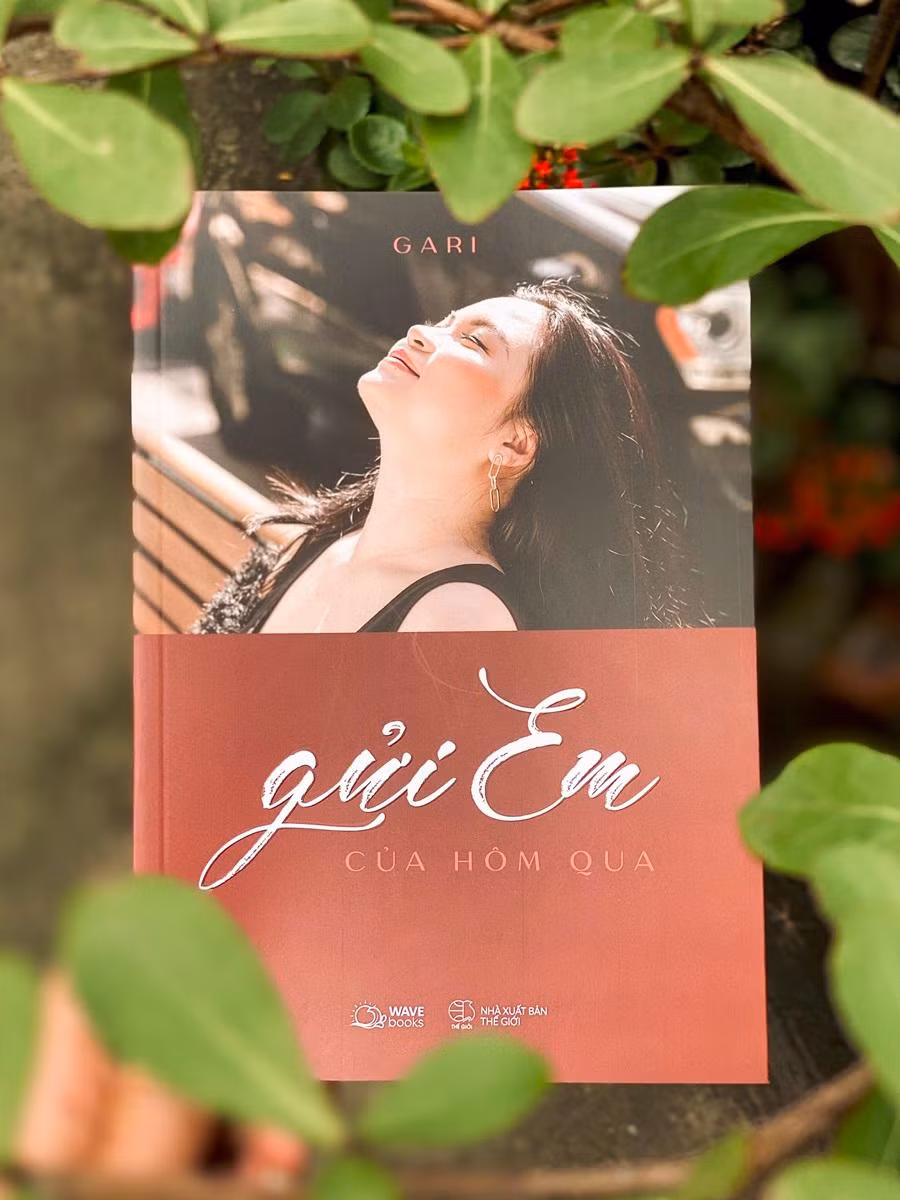 "Gửi em của hôm qua" - cuốn sách cùng bạn nhìn lại hành trình tuổi trẻ.