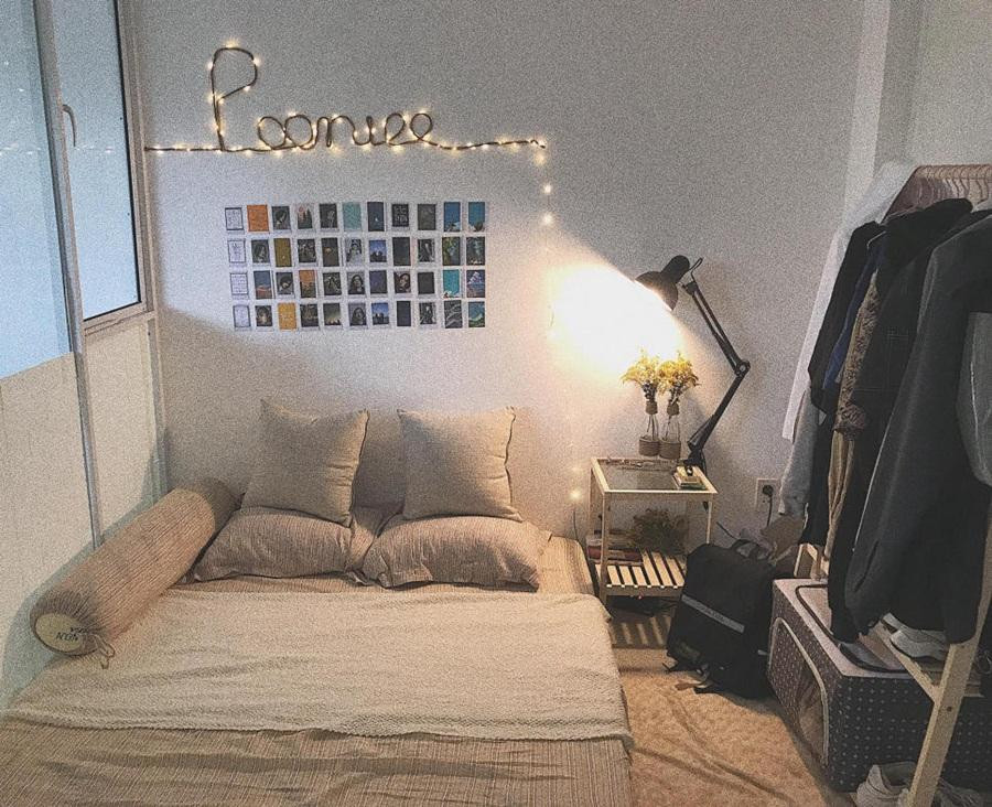 Một gợi ý cho việc trang trí tường bằng những tấm postcard.