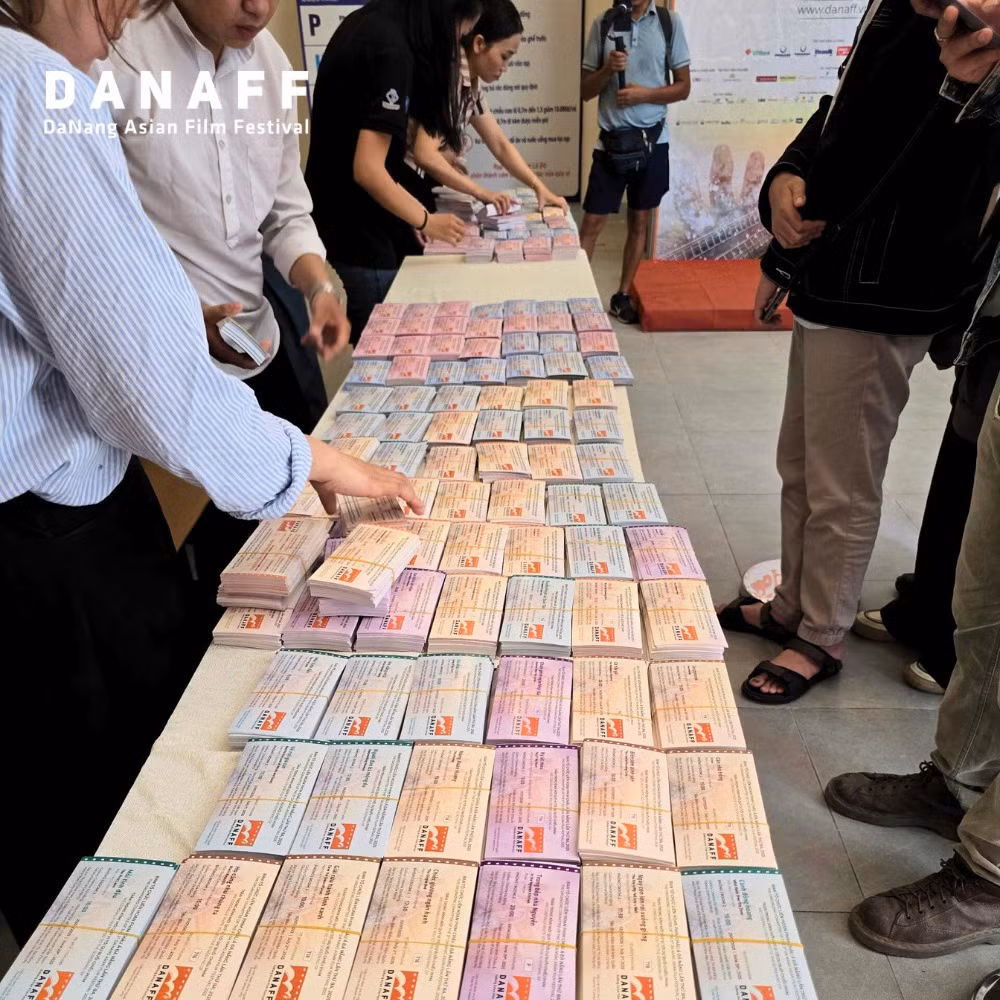 Vé của các bộ phim công chiếu tại DANAFF III đang được phát miễn phí tại Rạp Lê Độ cho khán giả quan tâm.