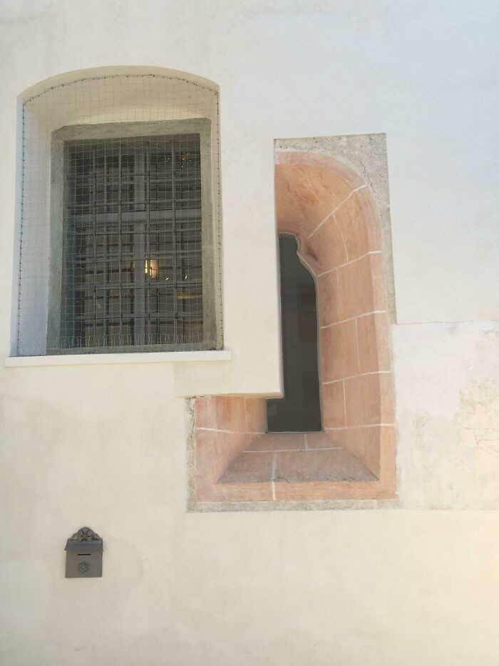 Còn đây là hai cửa sổ để thiết kế chồng lên nhau. Còn đây là hai cửa sổ để thiết kế chồng lên nhau.