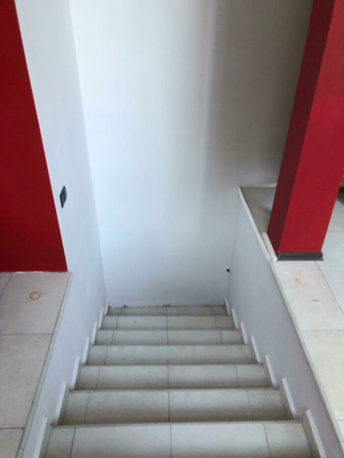 Cầu thang này thì chẳng dẫn đến đâu cả, đến đây rồi, bạn phải quay đầu thôi. Cầu thang này thì chẳng dẫn đến đâu cả, đến đây rồi, bạn phải quay đầu thôi.