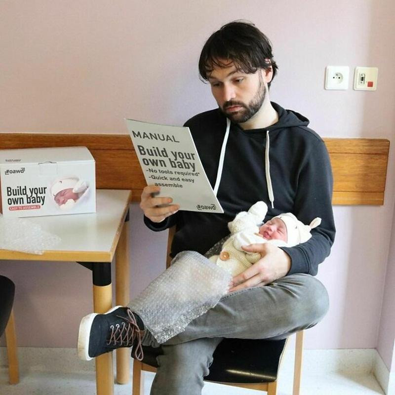 Ngoài Alix thường xuyên làm nhân vật chính trong các bộ ảnh của bố, hồi đầu năm nay, gia đình Kenny đã có thêm thành viên mới là cô bé Aster.