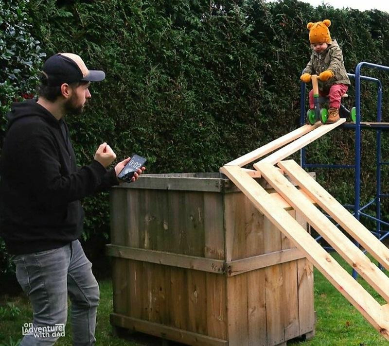 May cho Kenny là bạn gái anh cũng là người hài hước nên đã hoàn toàn ủng hộ anh.