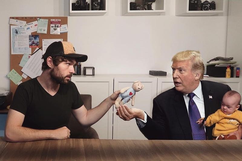 Thậm chí còn được "ông bác" Donald Trump bế nữa cơ.