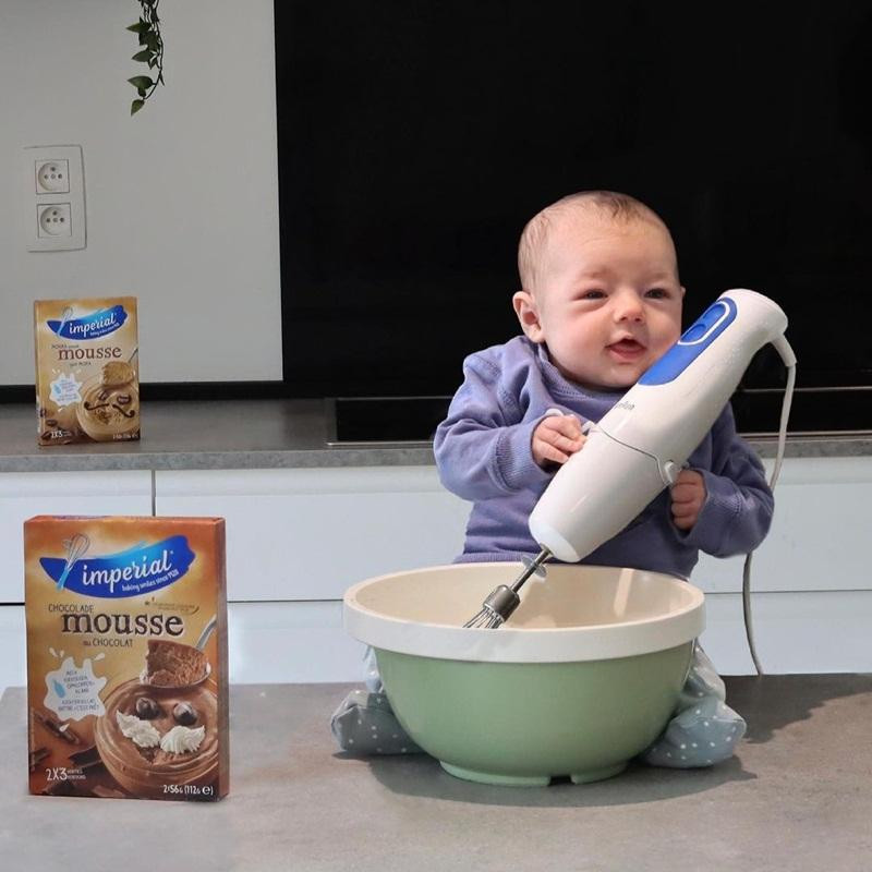 Kenny chia sẻ rằng hầu hết các bức ảnh đều mất nhiều thời gian để thực hiện, vì anh muốn các bức hình trông thật chân thực.