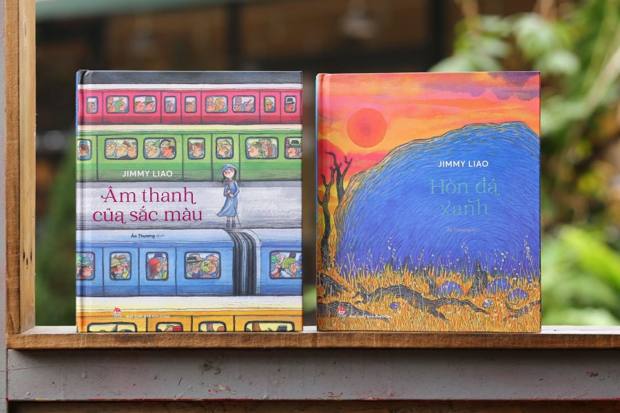 "Âm thanh của sắc màu" và "Hòn đá xanh" được giới thiệu với diện mạo hoàn toàn mới. Ảnh: NXB Kim Đồng. "Âm thanh của sắc màu" và "Hòn đá xanh" được giới thiệu với diện mạo hoàn toàn mới. Ảnh: NXB Kim Đồng.