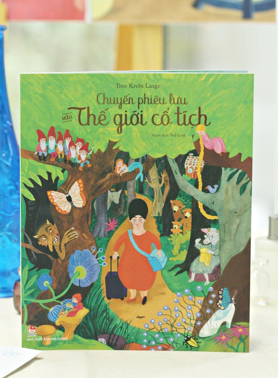 Anna đã nhảy ùm vào các thế giới cổ tích khác nhau, và kể cho độc giả nghe về đời sống của các nhân vật nổi tiếng sau khi truyện về họ (tạm) khép lại.