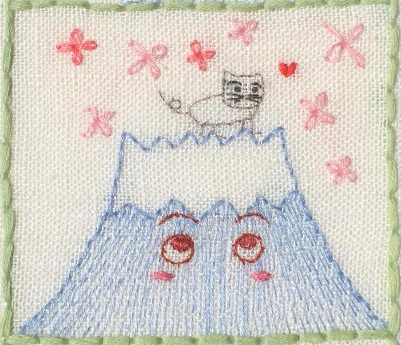 Mới đầu khi dùng Instagram, Konekono Kitsune muốn kể câu chuyện về một chú mèo, nhưng hóa ra việc dùng tranh thêu kể chuyện vẫn là việc quá khó khăn với người đã có kinh nghiệm như cô.