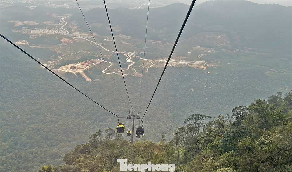 Theo Ban quản lý di tích và rừng quốc gia Yên Tử, số lượng du khách, tăng ni, phật tử hành hương lên Yên Tử tăng dần từ ngày mùng 1 Tết, và riêng ngày mùng 4 Tết là khoảng 15.000 người