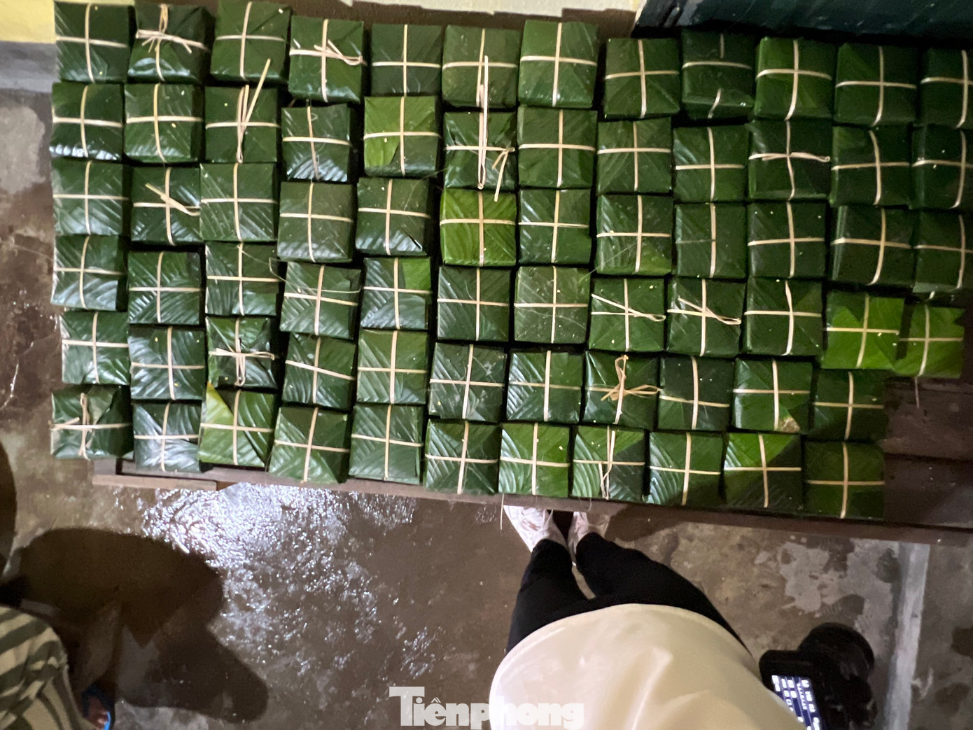 "Người ta hay nói Tết là đoàn viên, ai cũng muốn sum vầy bên gia đình và những phạm nhân đang thụ án không ngoại lệ. Họ cũng cần sự quan tâm, động viên để bớt chơi vơi, cô đơn...". "Người ta hay nói Tết là đoàn viên, ai cũng muốn sum vầy bên gia đình và những phạm nhân đang thụ án không ngoại lệ. Họ cũng cần sự quan tâm, động viên để bớt chơi vơi, cô đơn...".