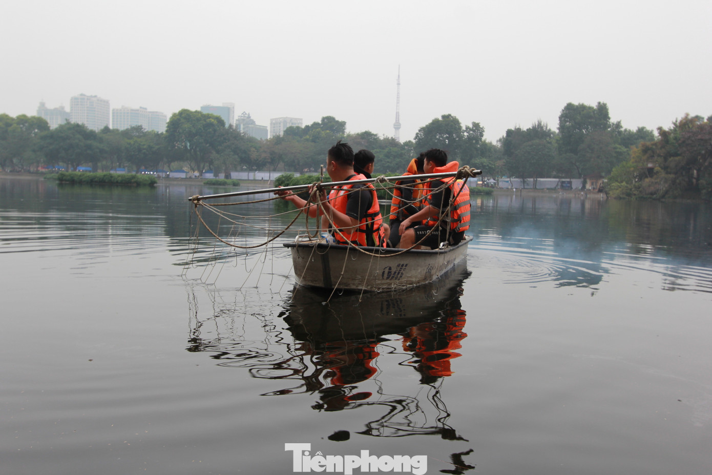 Sử dụng cano để mở rộng phạm vi tìm kiếm.