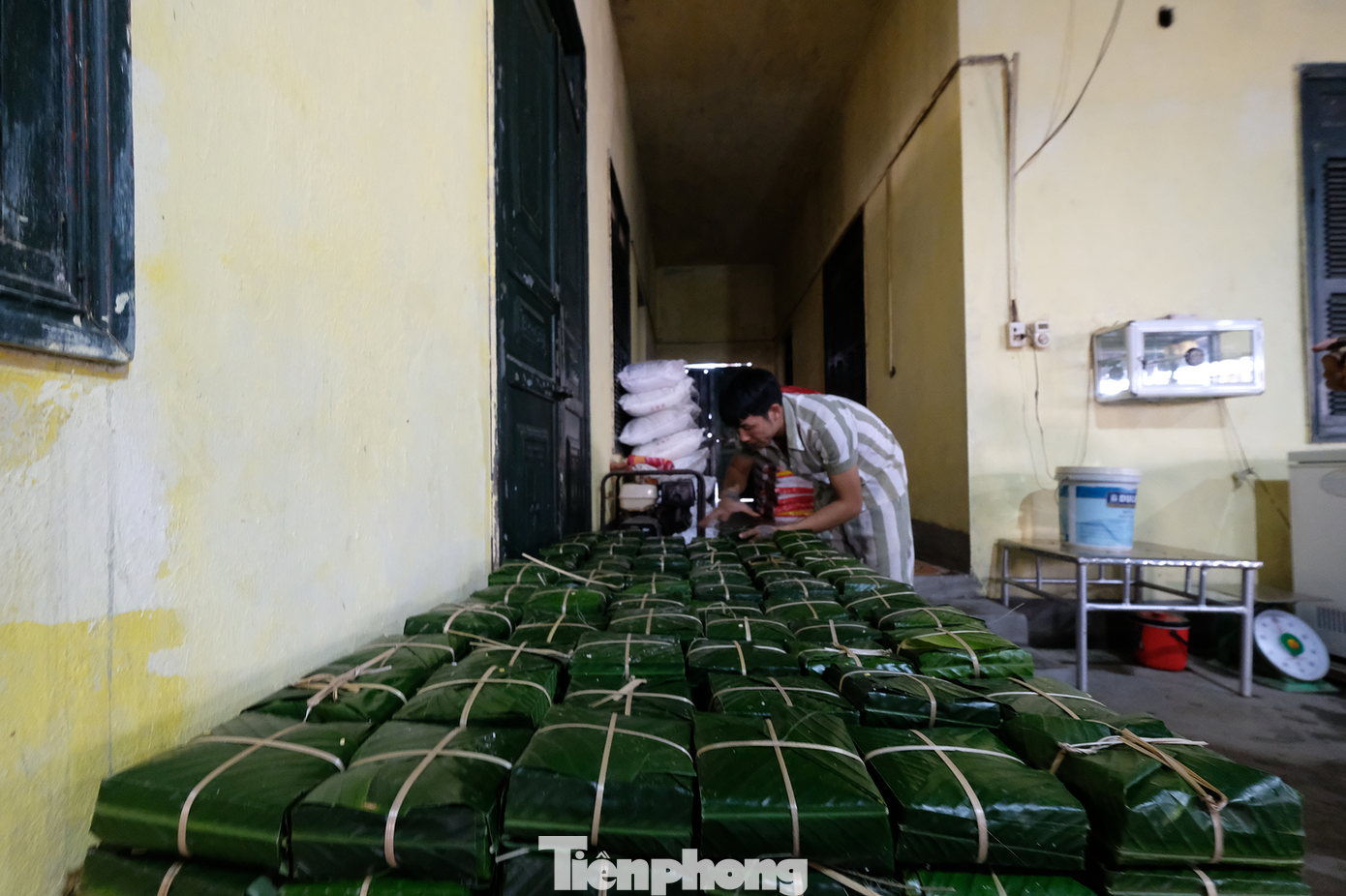 Còn phạm nhân Phạm Đình Nhất thì nhắn nhủ: “Hi vọng những người ngoài xã hội sẽ không mắc phải sai lầm như chúng tôi, hãy chấp hành nghiêm quy định của pháp luật để năm nào cũng có một cái Tết đoàn viên thật ấm áp”… Còn phạm nhân Phạm Đình Nhất thì nhắn nhủ: “Hi vọng những người ngoài xã hội sẽ không mắc phải sai lầm như chúng tôi, hãy chấp hành nghiêm quy định của pháp luật để năm nào cũng có một cái Tết đoàn viên thật ấm áp”…