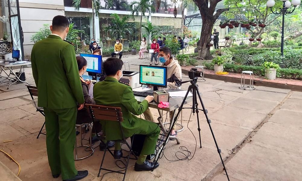 Hết tháng 6 sẽ dừng giảm lệ phí làm CCCD gắn chip. Hết tháng 6 sẽ dừng giảm lệ phí làm CCCD gắn chip.