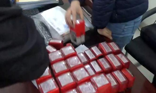 Con dấu bị thu giữ. Ảnh Công an cung cấp