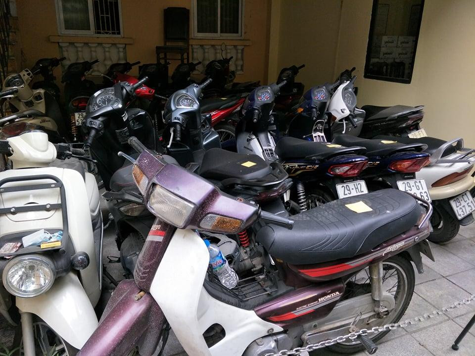 Nhiều xe máy bị tạm giữ.