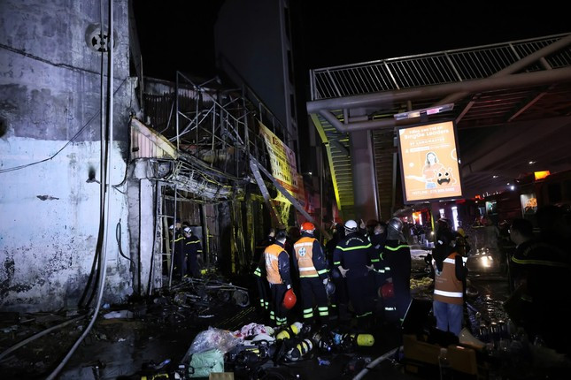 Hiện trường vụ cháy tại 258 Phạm Văn Đồng, phường Cổ Nhuế 2, quận Bắc Từ Liêm, TP. Hà Nội. Hiện trường vụ cháy tại 258 Phạm Văn Đồng, phường Cổ Nhuế 2, quận Bắc Từ Liêm, TP. Hà Nội.