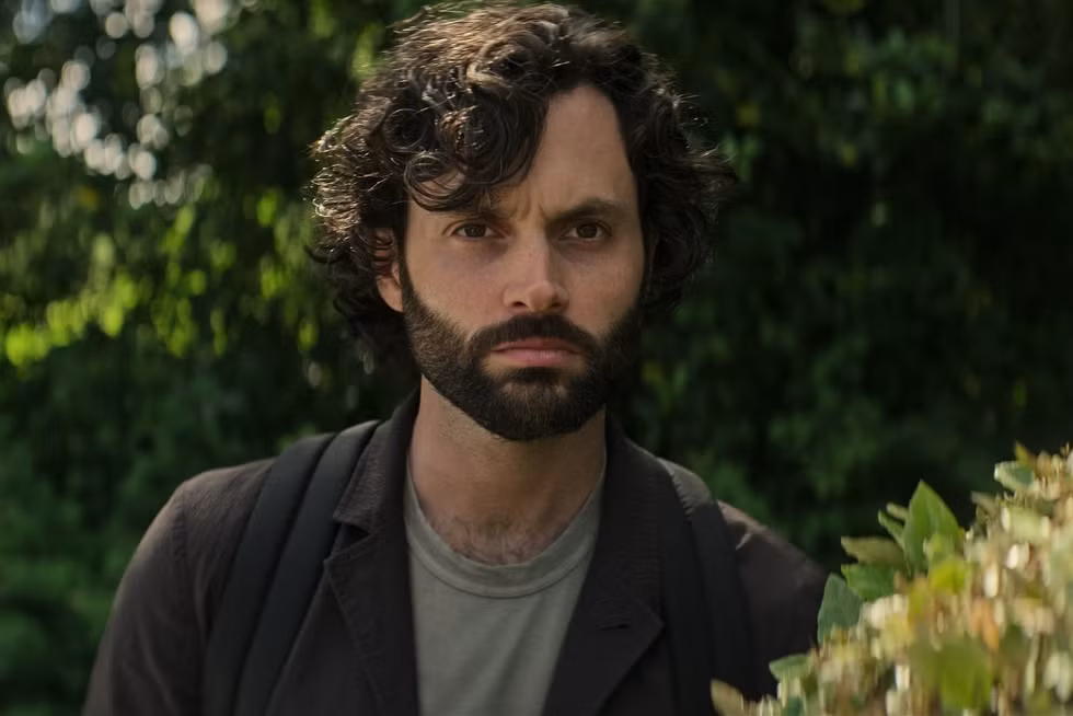 Penn Badgley sợ ảnh hưởng tình cảm vợ chồng vì đóng cảnh nóng nhưng không ngần ngại vào vai kẻ biến thái sát hại phụ nữ. Ảnh: Netflix.
