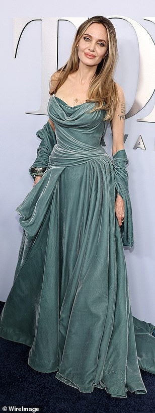 Angelina Jolie được khen nổi bật nhất dàn sao dự lễ trao giải Tony 2024. Ảnh: WireImage/Getty Images.