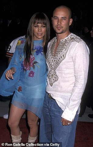 Jennifer Lopez bên chồng đầu Ojani Noa và chồng hai Cris Judd (phải). Ảnh: WireImage/Getty Images.