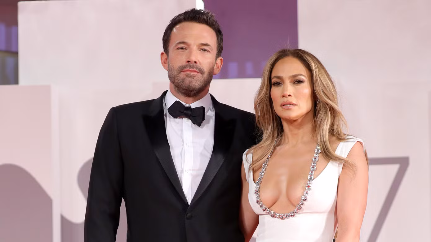 Jennifer Lopez và Ben Affleck được tin là sắp ly hôn. Ảnh: Cosmopolitan.