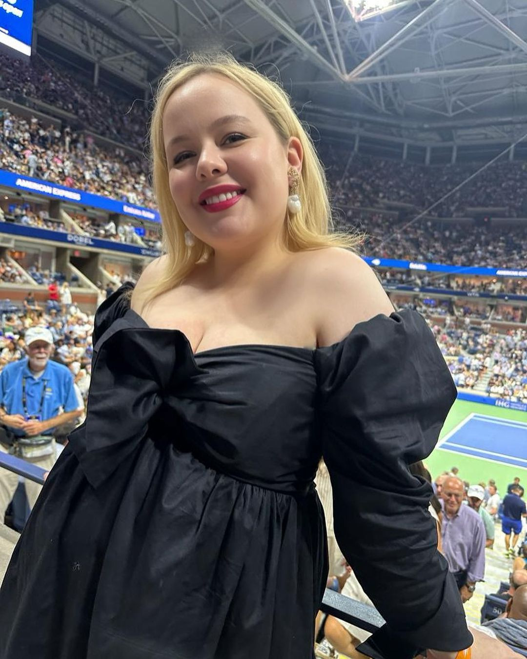 Nicola nổi tiếng khá trễ, phải ngoài 30 tuổi mới được biết đến. Trả lời phỏng vấn Marie Claire, nữ diễn viên chia sẻ từng có nhiều năm sống chật vật ở London. Cô không có tiền trang trải cuộc sống, trong khi tham gia hàng trăm buổi thử vai nhưng không thành công. Đôi lần cô phải chuyển nhà khỏi thủ đô nước Anh vì không trụ được. Cô phải xoay xở bằng các công việc bán thời gian, cũng nhận đóng những vai phụ ít được chú ý. Cuối cùng, ở tuổi U40, may mắn đã mỉm cười với cô. Ảnh: IG.