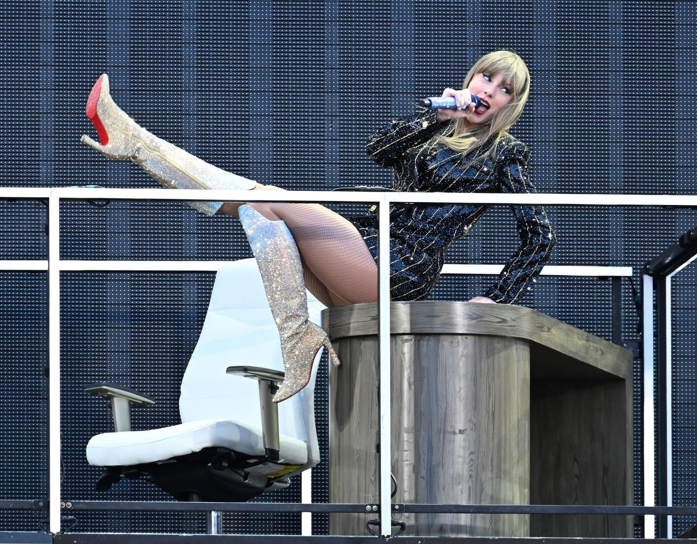 Chuyến lưu diễn tỷ USD của Taylor không tránh được bất cập phe vé. Ảnh: Shutterstock.